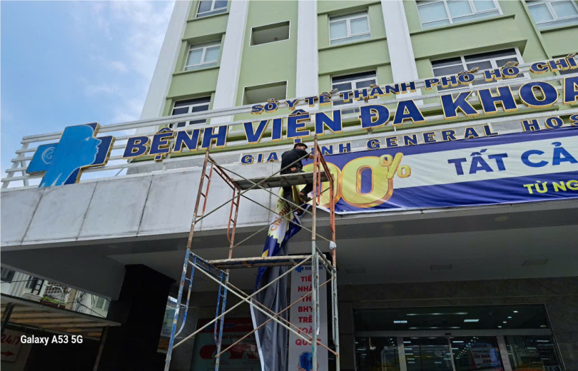 Đang thi công bảng hiệu Bệnh Viện Đang thi công bảng hiệu Bệnh Viện